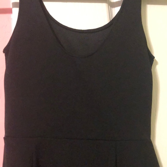 A black scoop neck dress - Picture 2 of 2
